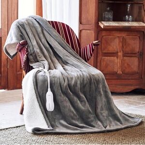 Electric Sherpa Throw Blanket in Grey